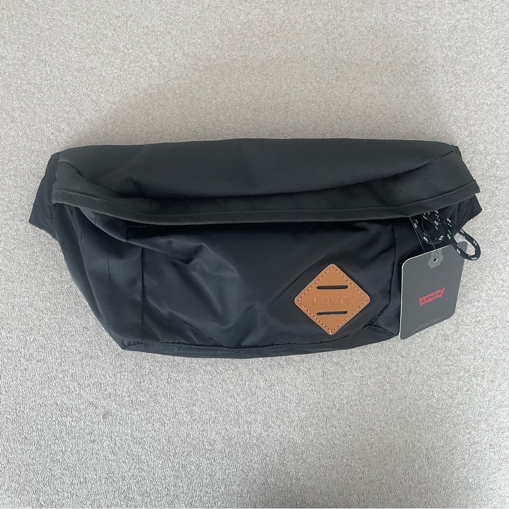 Levi’s Black Camel Waist Fanny Pack OS